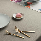 Schmutzabweisende Tischdecke in Salbeigrün 155x180 cm - 6 Plätze